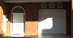 puerta batiente de aluminio