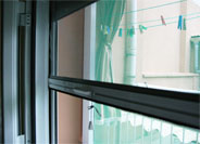 Ventana batiente de aluminio