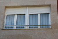 Ventana batiente de aluminio