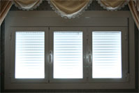 Ventana batiente de aluminio