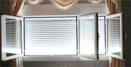 Ventana batiente de aluminio