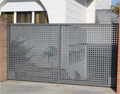 Puerta corredera de hierro