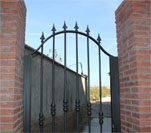 Puerta batiente de hierro