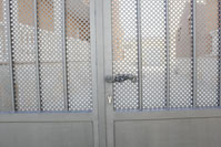 Puerta batiente de hierro